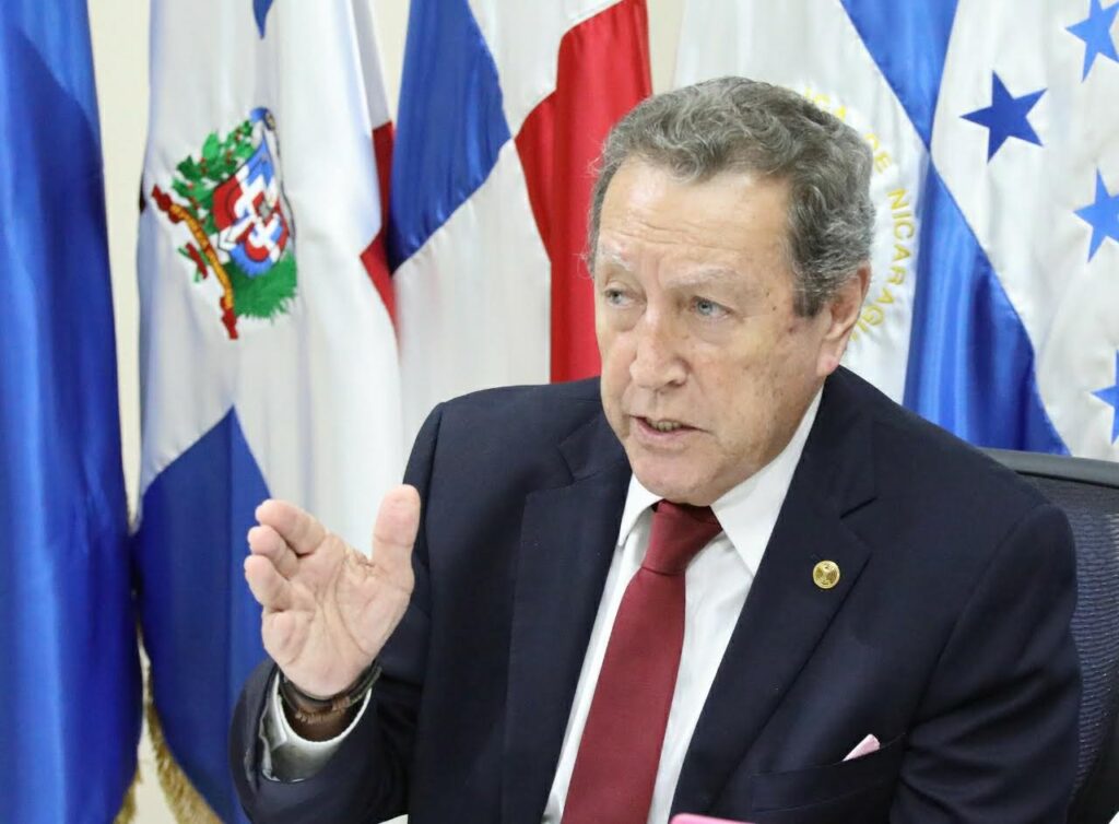 Vinicio Cerezo, Presidente de Guatemala 1986-1991 Secretario General del SICA 2017-2021 Impulsor y uno de los Firmantes de los Acuerdos de Paz de Esquipulas
